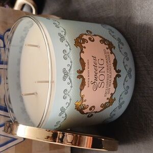 FINAL PRICE NWT Sweetest Song 3 Wick Candle